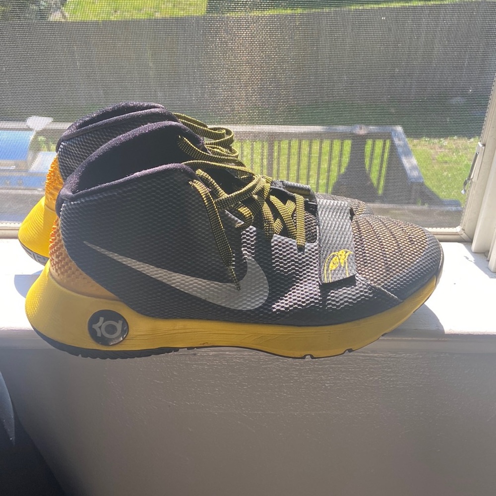 KD Trey Basketball Shoes
